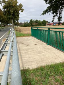 Die um den Radweg erweiterte neue Brücke